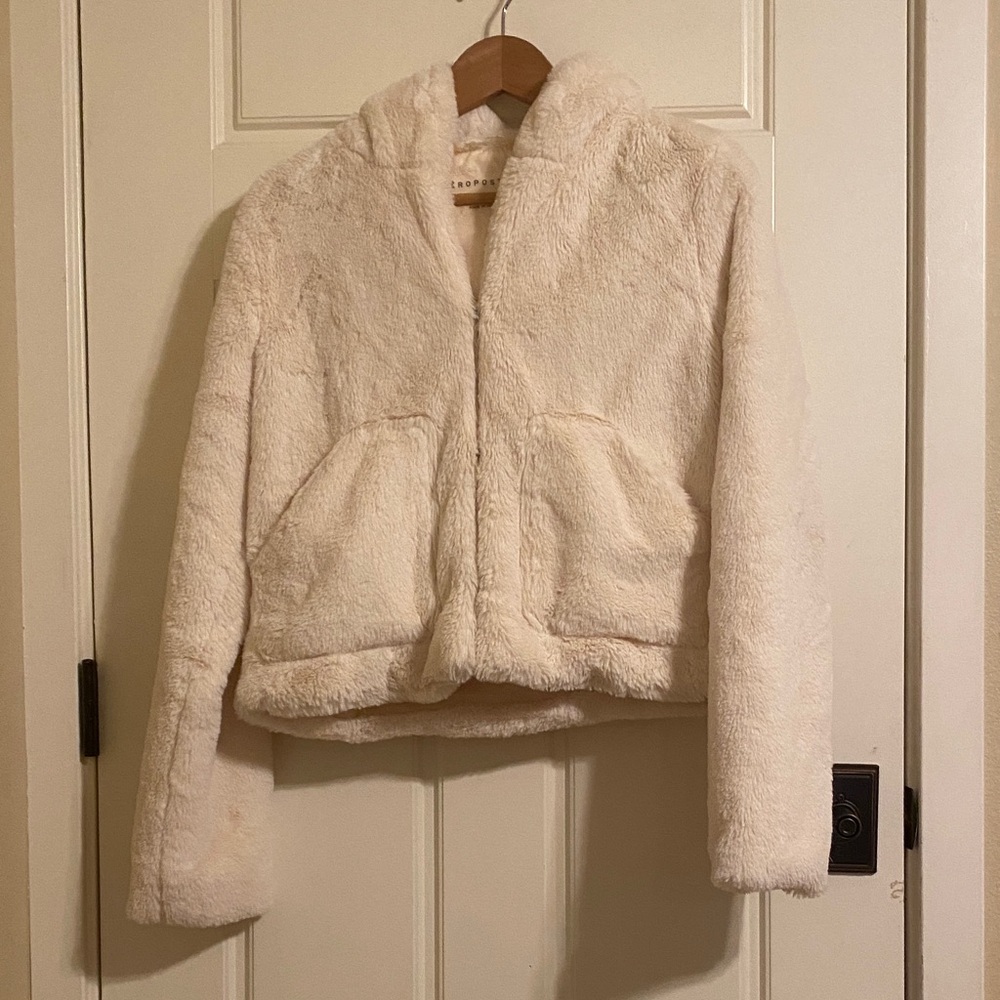 NWOT Aéropostale Cozy Cream Faux Fur Jacket with Hood & Pockets
